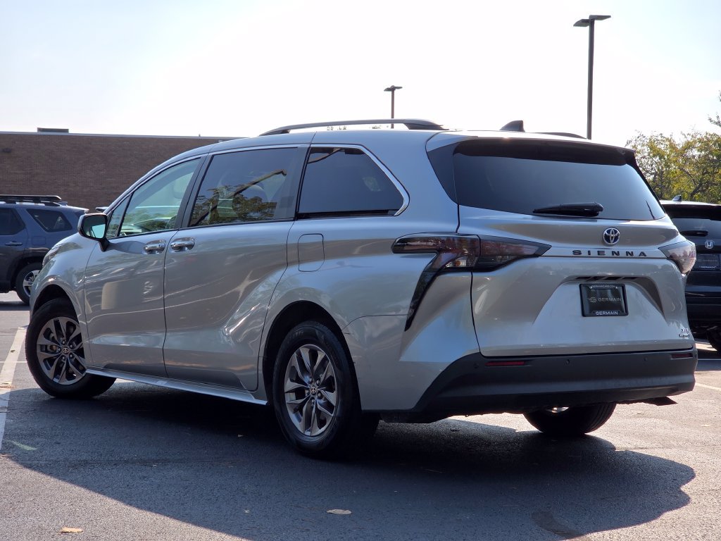 Used 2023 Toyota Sienna XLE FWD image 20