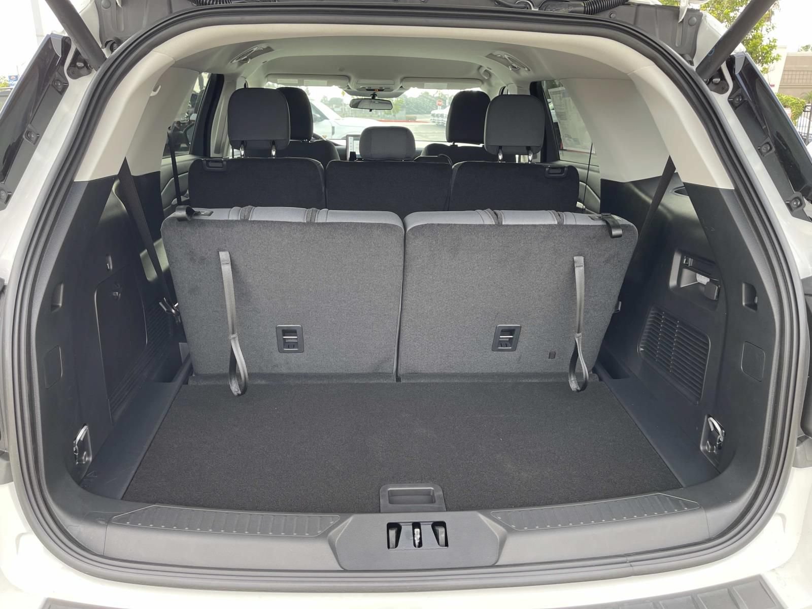 New 2026 Ford Explorer Active RWD image 7