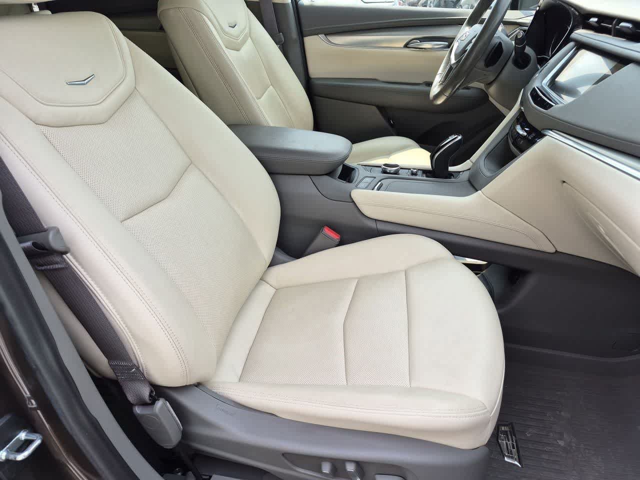 Used 2020 Cadillac XT5 Premium Luxury w/ LPO, Floor Liner Package FWD image 22
