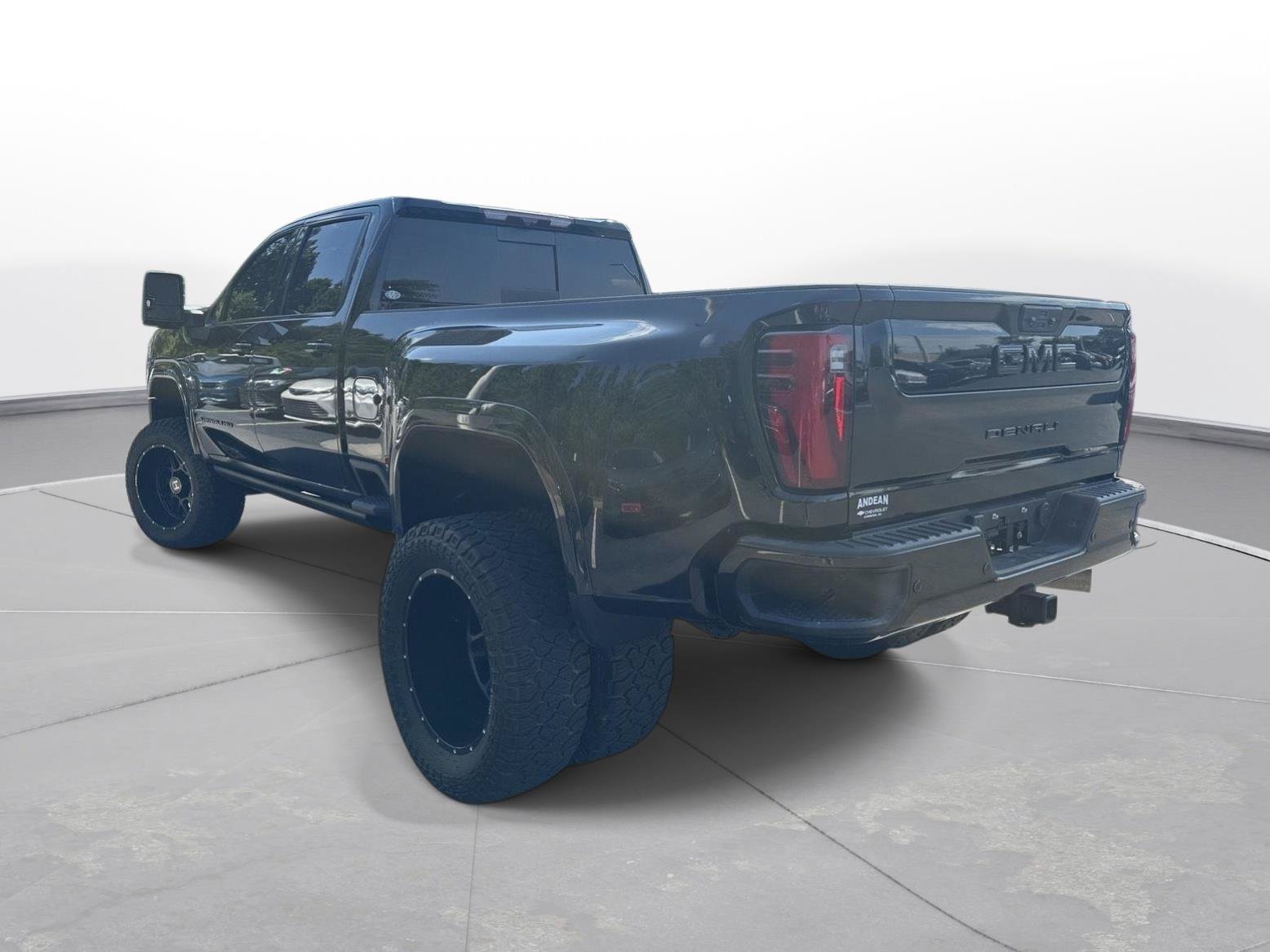 Used 2024 GMC Sierra 3500 Denali Ultimate AWD/4WD image 8