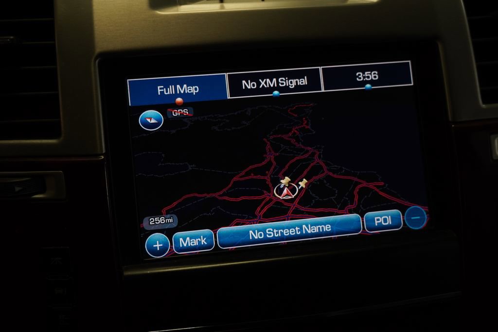 Used 2011 Cadillac Escalade Luxury image 10