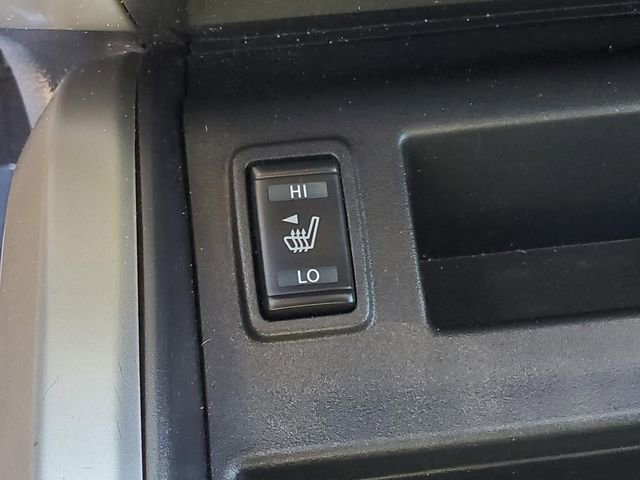 Used 2017 Nissan Titan SV image 23