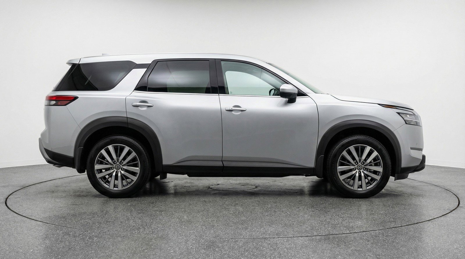 Used 2025 Nissan Pathfinder SV FWD image 11