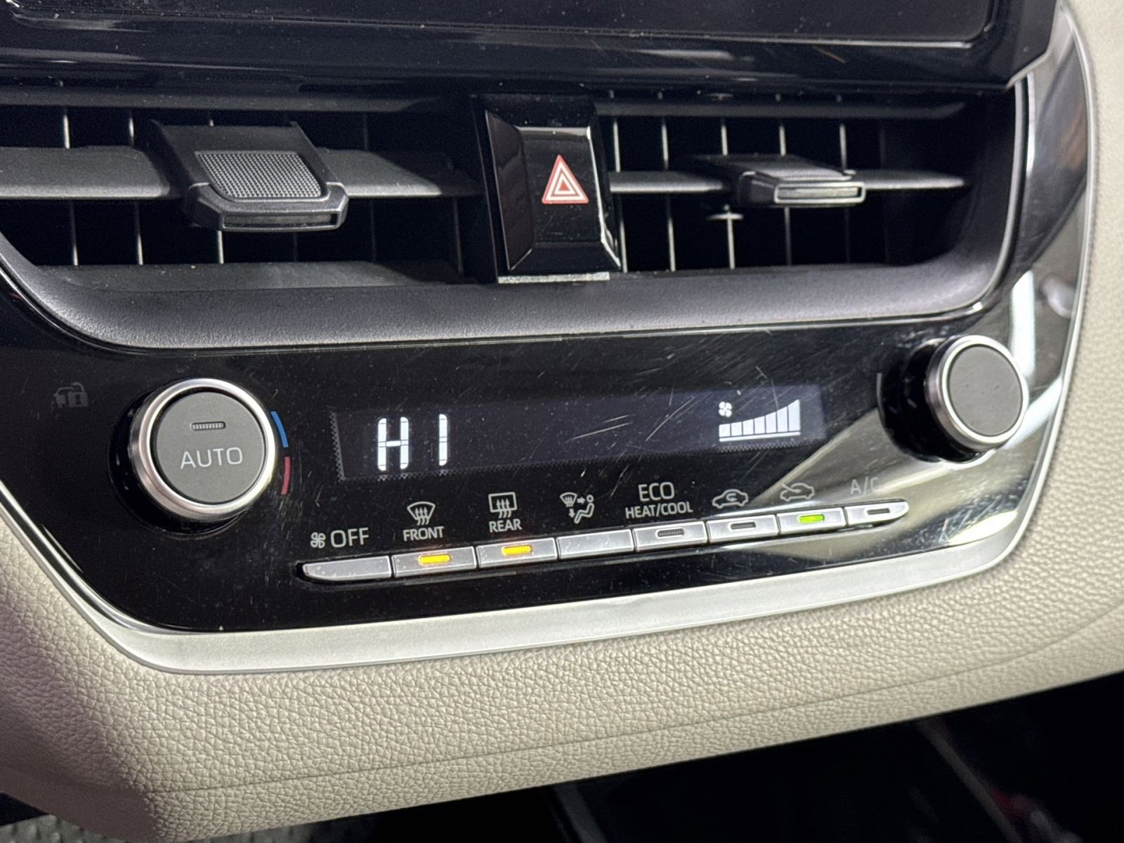 Used 2024 Toyota Corolla LE image 25