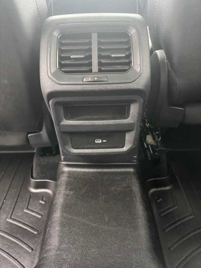 Used 2023 Volkswagen Taos SE w/ Panoramic Sunroof Package image 12