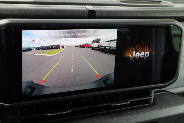 Used 2024 Jeep Gladiator Sport image 30