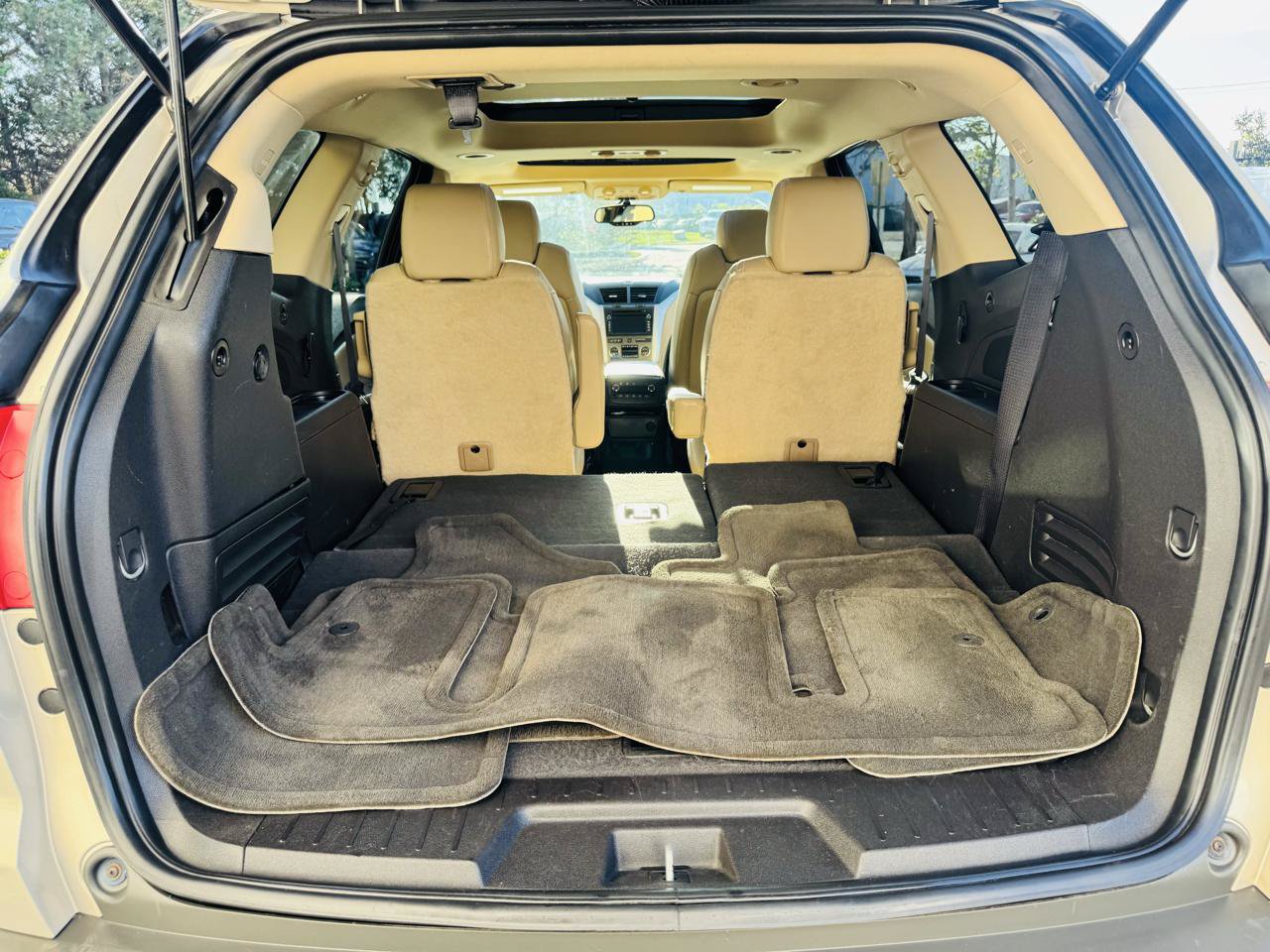Used 2011 Chevrolet Traverse LTZ AWD/4WD image 41