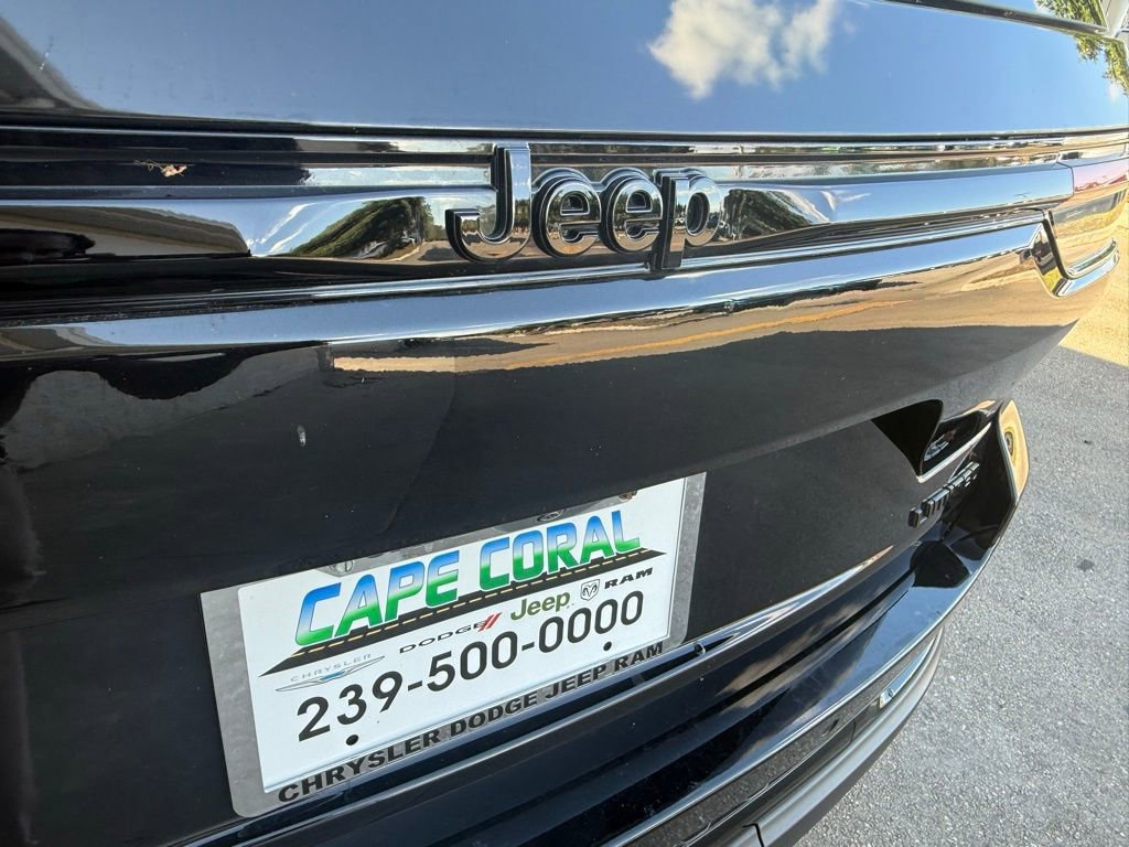 Certified 2025 Jeep Grand Cherokee Limited w/ Black Appearance Package image 35