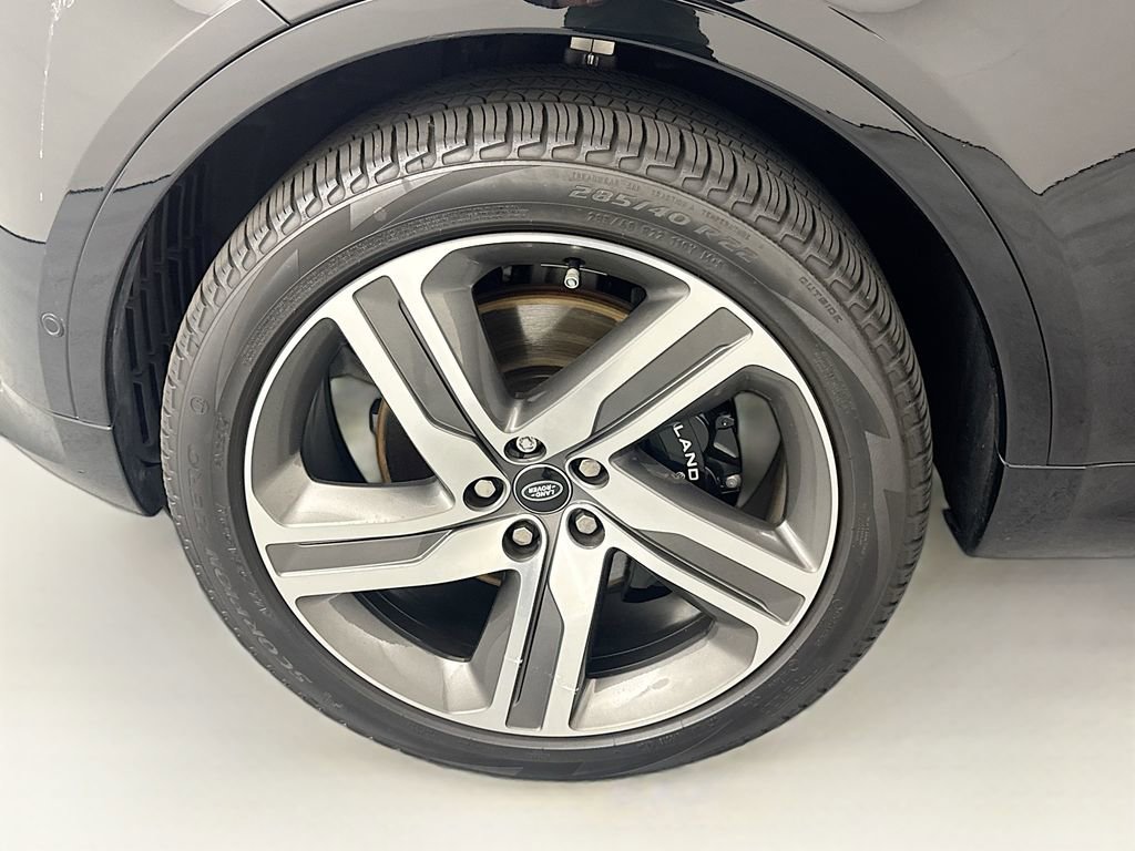 Certified 2025 Land Rover Discovery Metropolitan Edition image 31