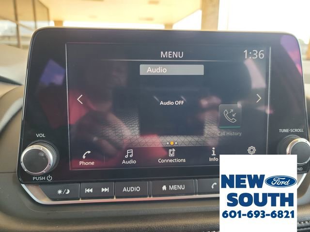 Used 2024 Nissan Rogue S image 19