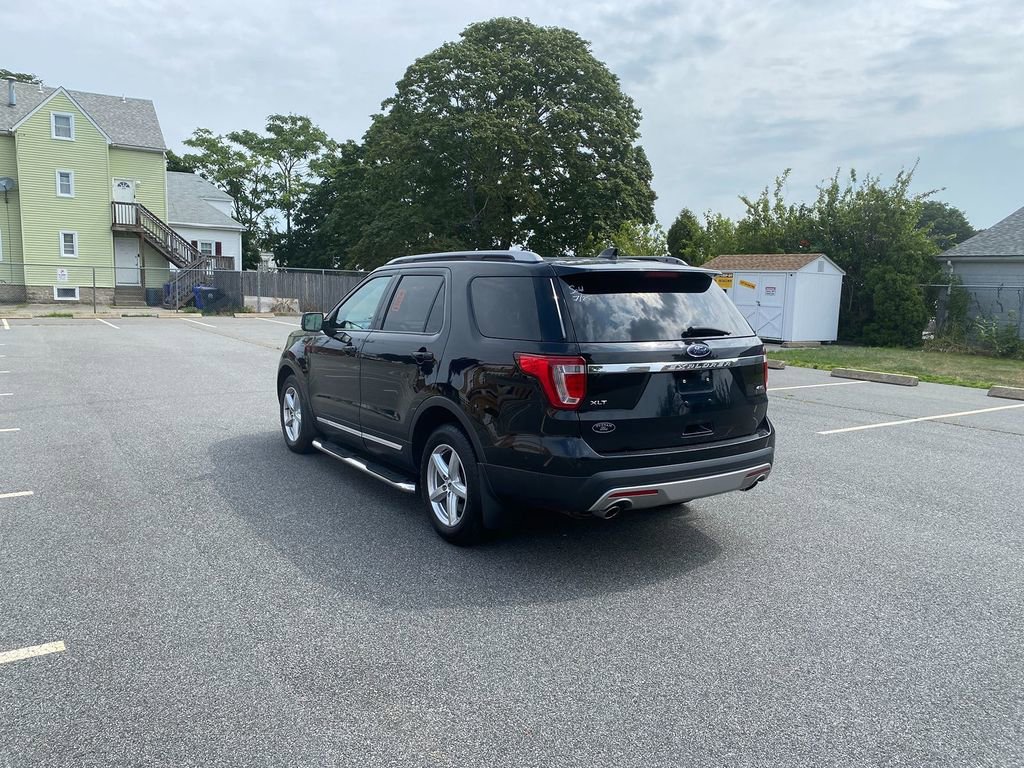 Used 2017 Ford Explorer XLT w/ Equipment Group 202A image 8