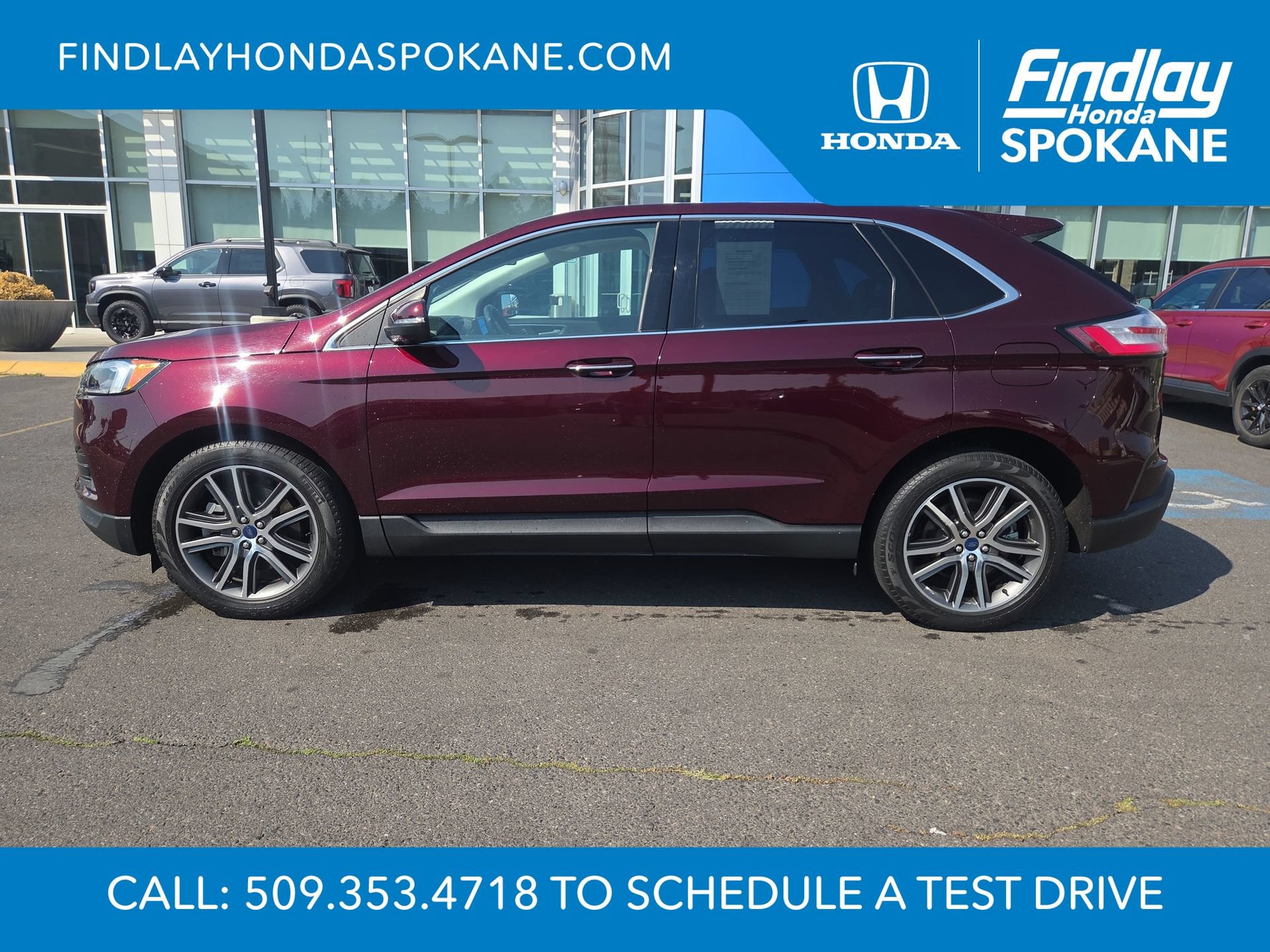 Used 2022 Ford Edge Titanium w/ Equipment Group 301A AWD/4WD image 2