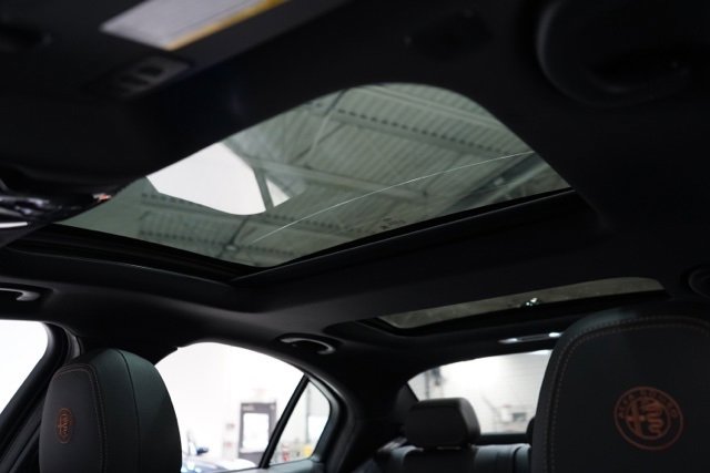 New 2025 Alfa Romeo Giulia Intensa AWD w/ Driving Assist Package image 17