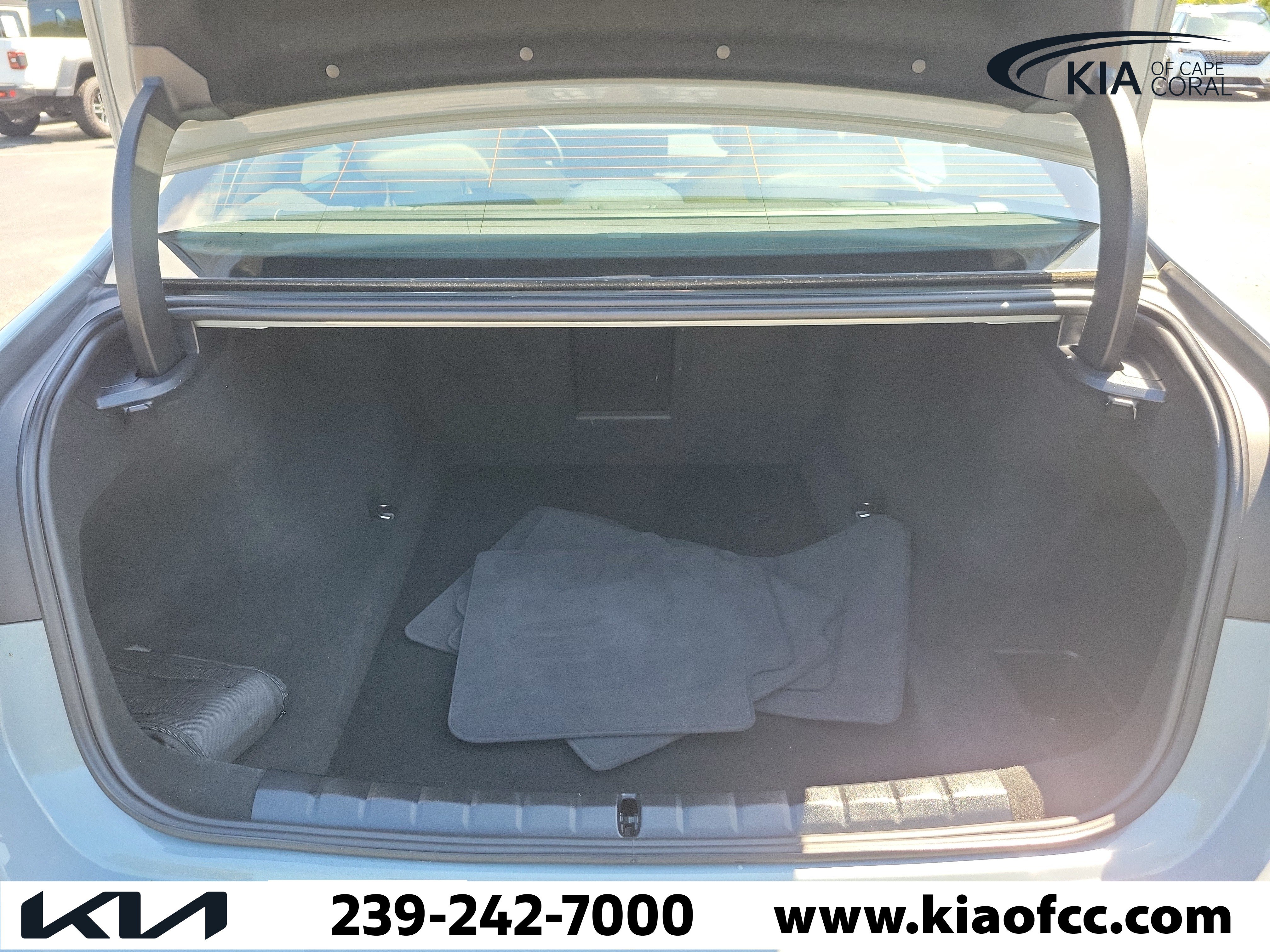 Used 2025 BMW 760i xDrive AWD/4WD image 12