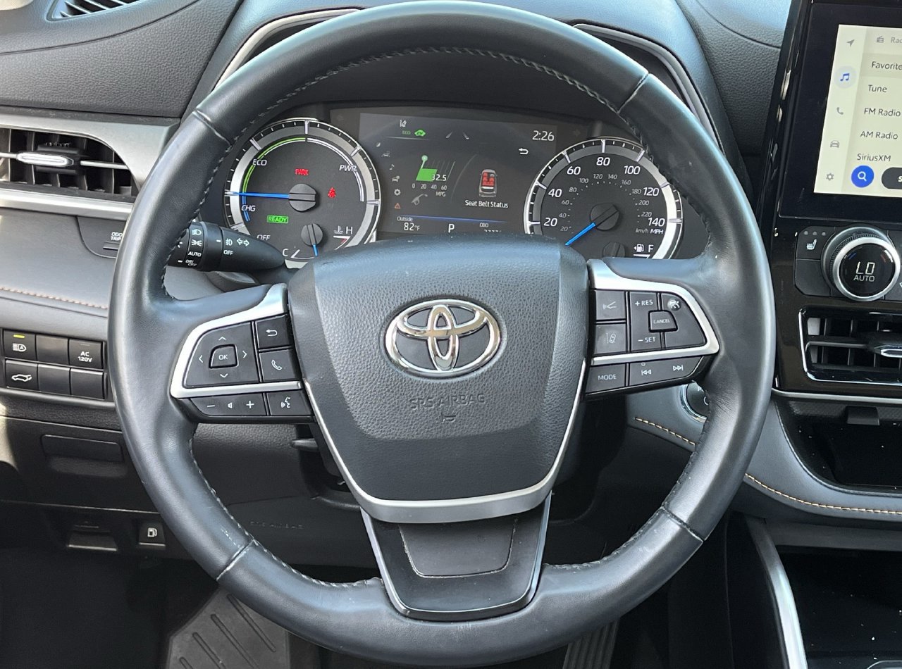 Used 2023 Toyota Highlander Bronze Edition FWD image 11
