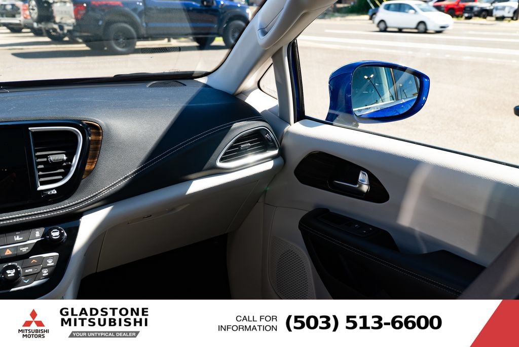 Used 2021 Chrysler Pacifica Limited AWD/4WD image 11