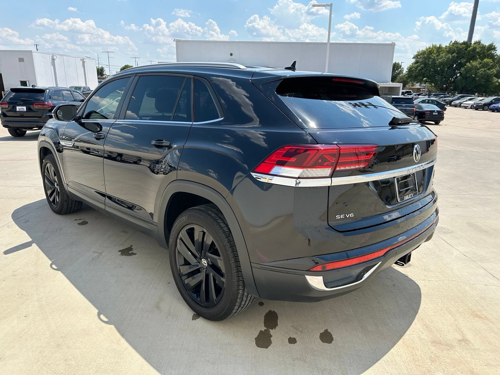 Used 2022 Volkswagen Atlas Cross Sport SE AWD/4WD image 5