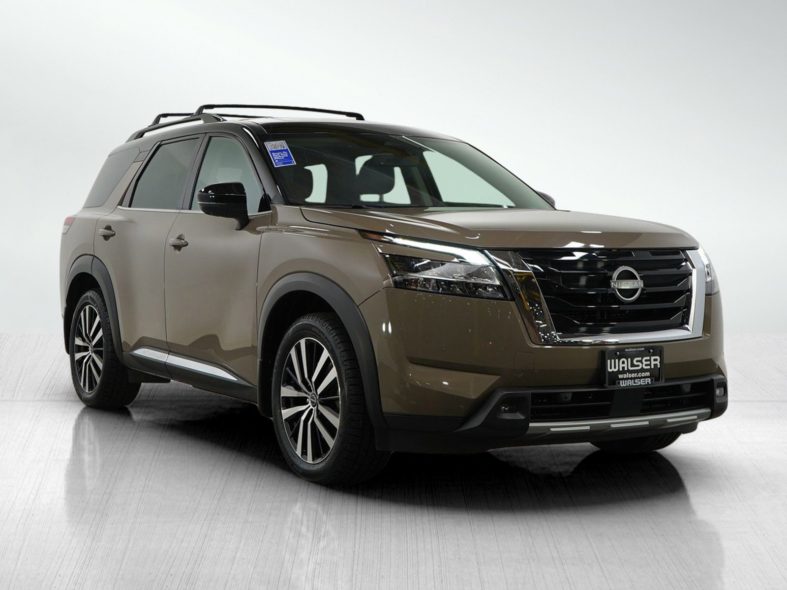 Used 2023 Nissan Pathfinder Platinum w/ Lighting Package (N92) image 7