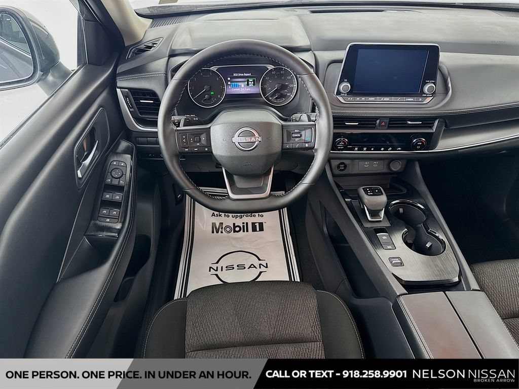 Certified 2025 Nissan Rogue SV FWD image 20