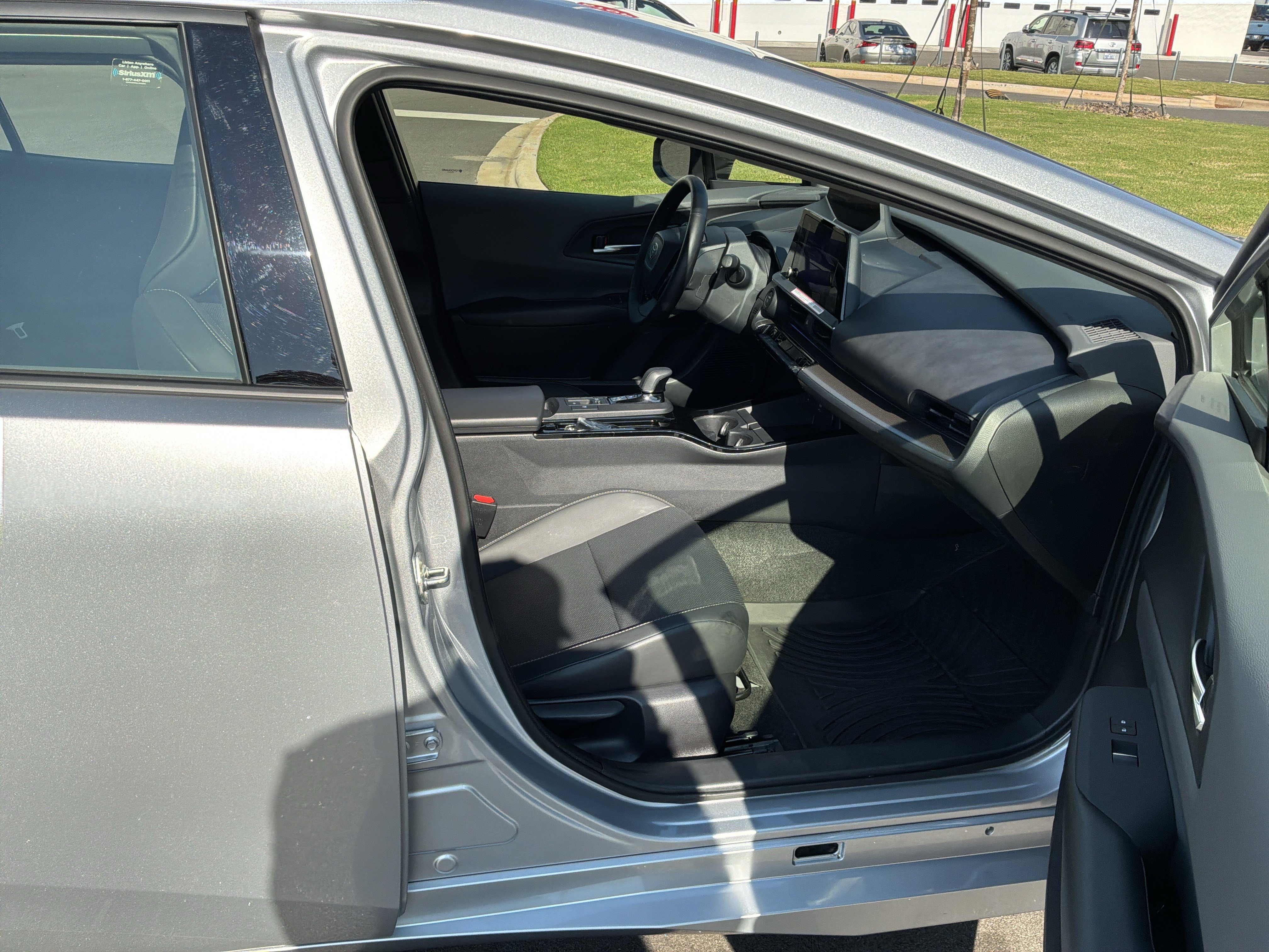 Used 2024 Toyota Prius XLE FWD image 32
