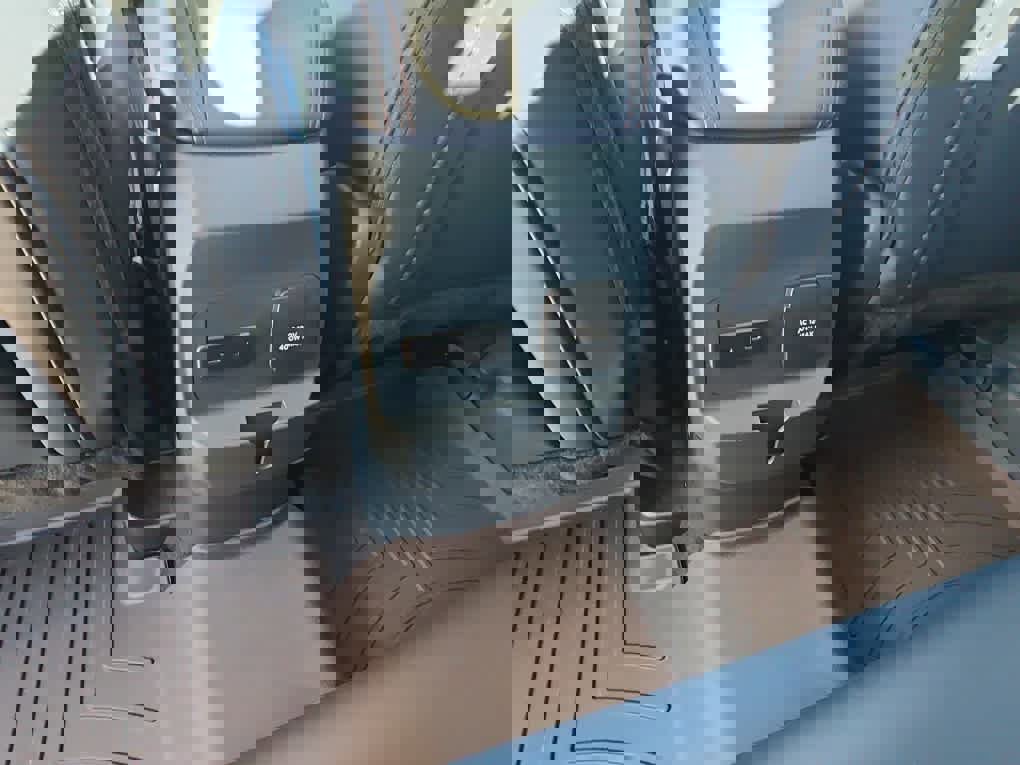 Used 2025 Ford Maverick Lariat w/ 4K Tow Package image 32