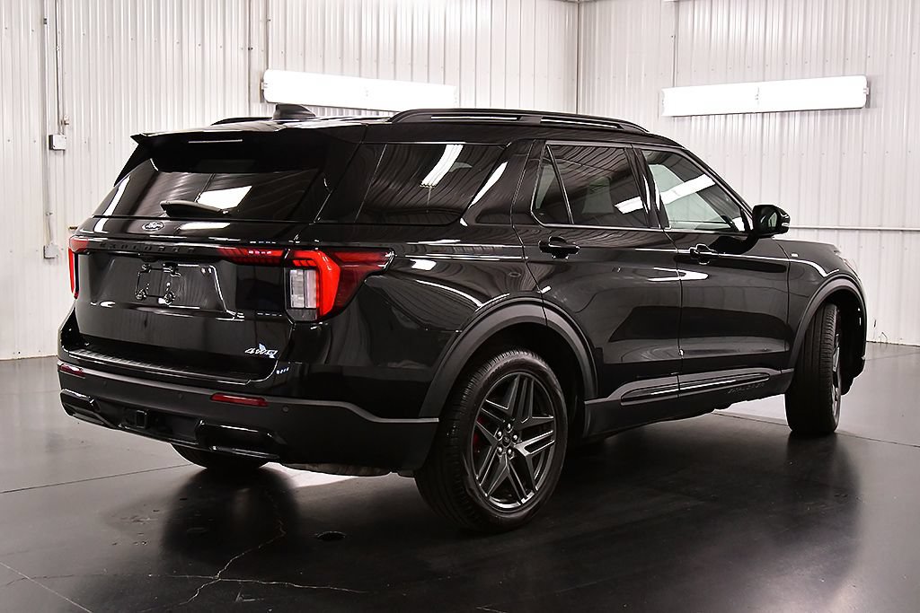 Used 2025 Ford Explorer ST-Line w/ ST-Line Street Pack AWD/4WD image 7
