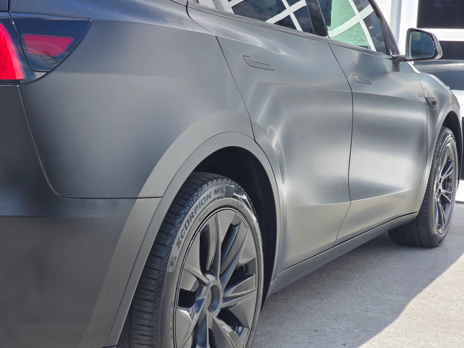Used 2025 Tesla Model Y Long Range RWD image 32