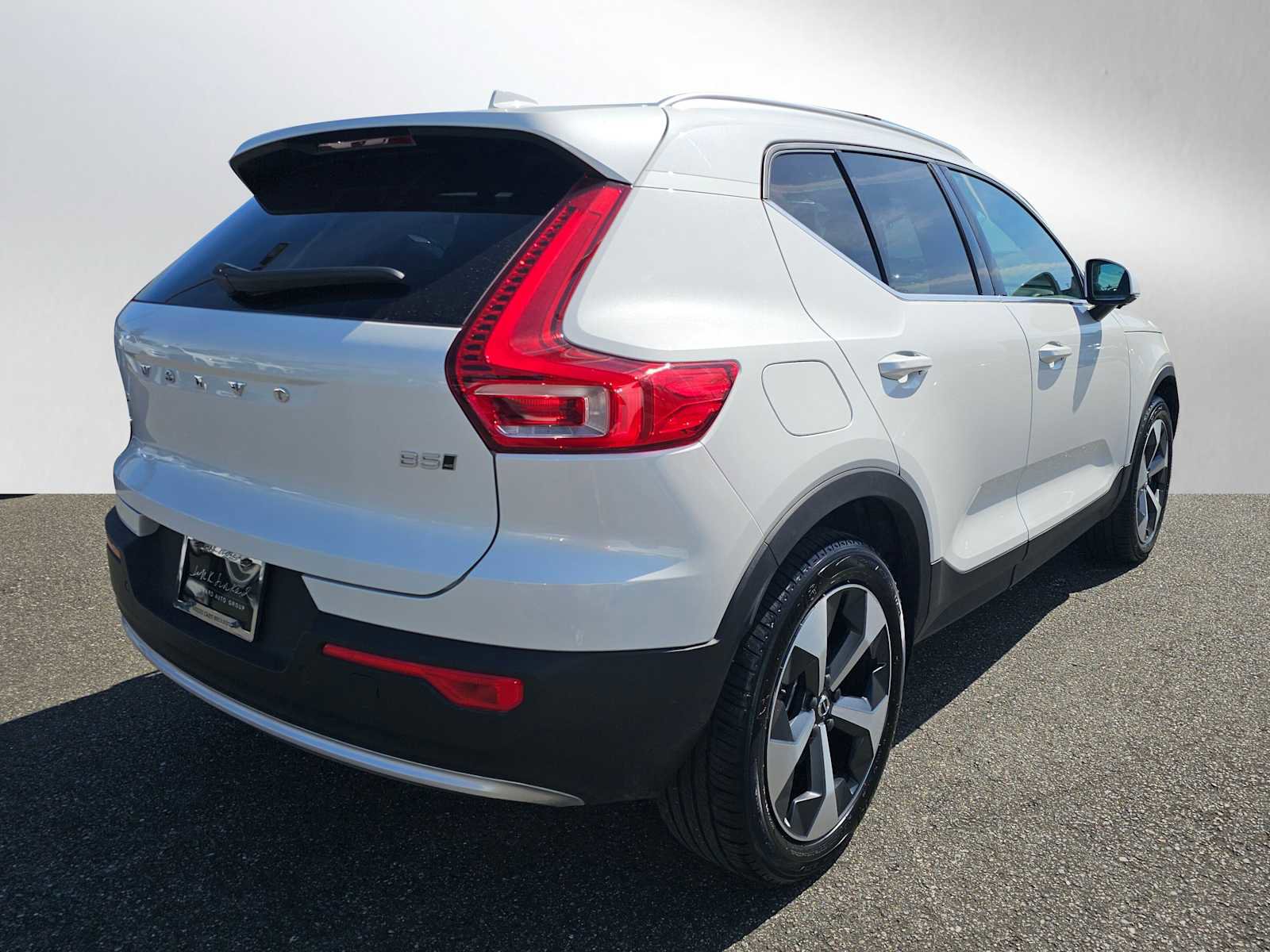 Used 2025 Volvo XC40 B5 Core w/ Protection Package Premier AWD/4WD image 3