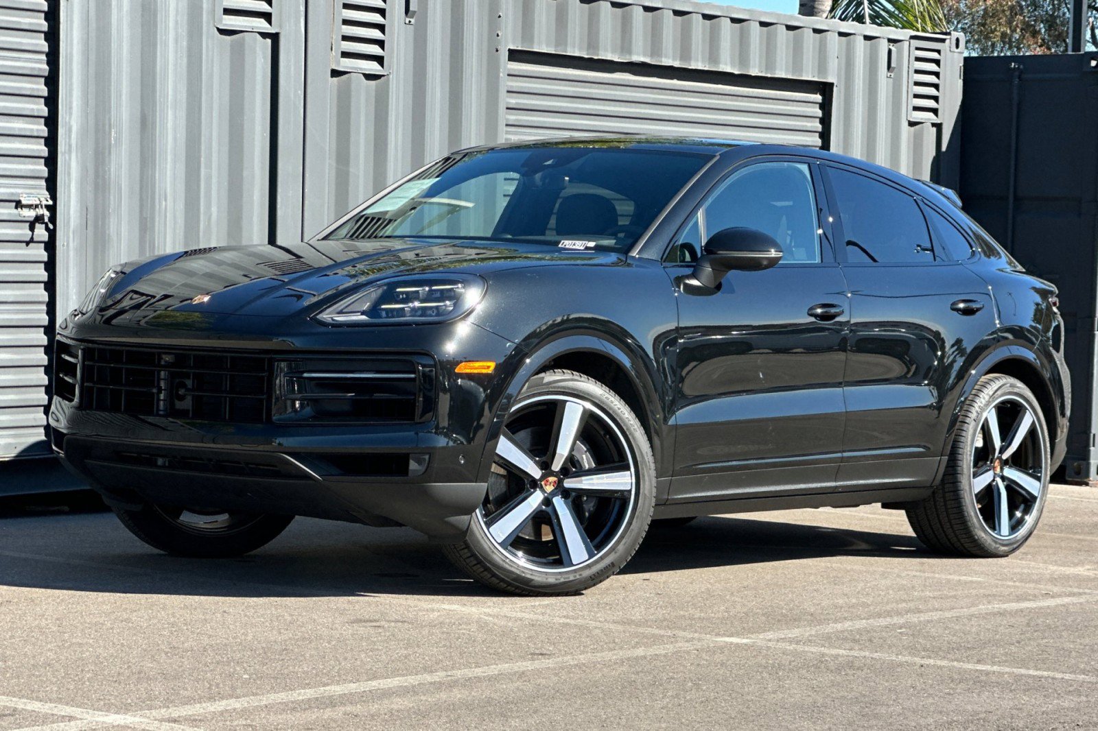 Used 2025 Porsche Cayenne Coupe image 1