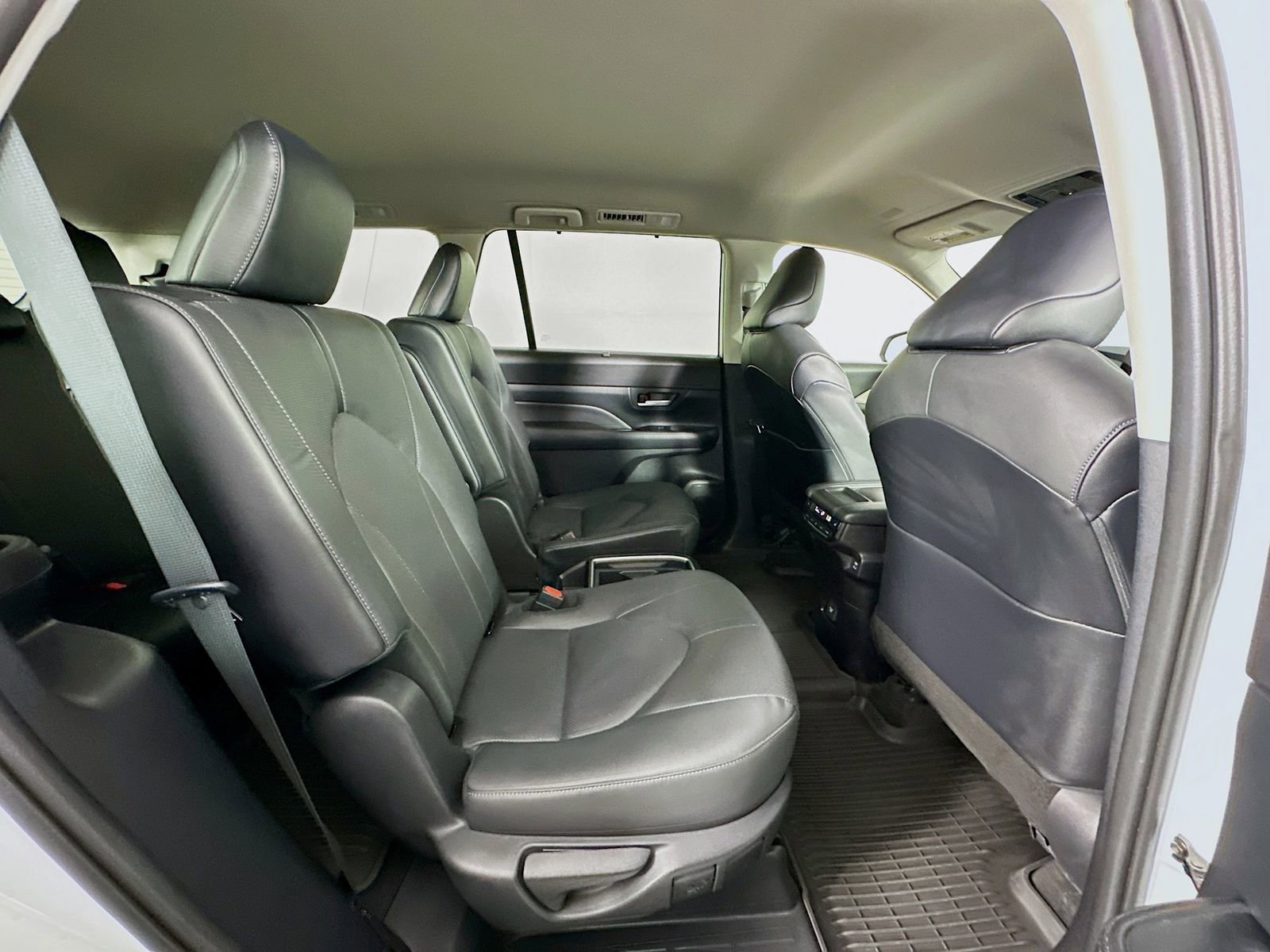 Certified 2024 Toyota Grand Highlander AWD image 28