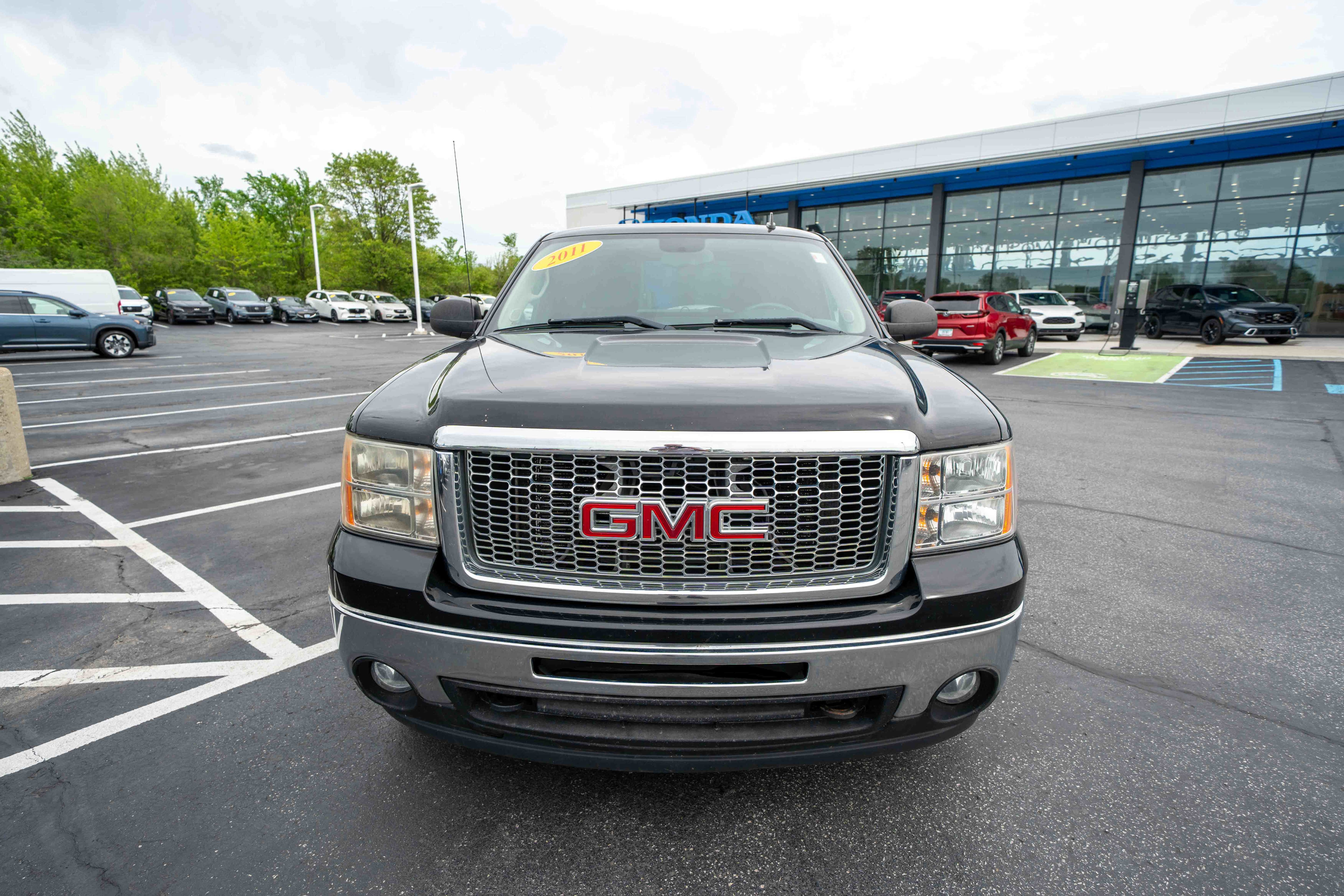Used 2011 GMC Sierra 1500 SLE w/ Power Tech Package AWD/4WD image 2
