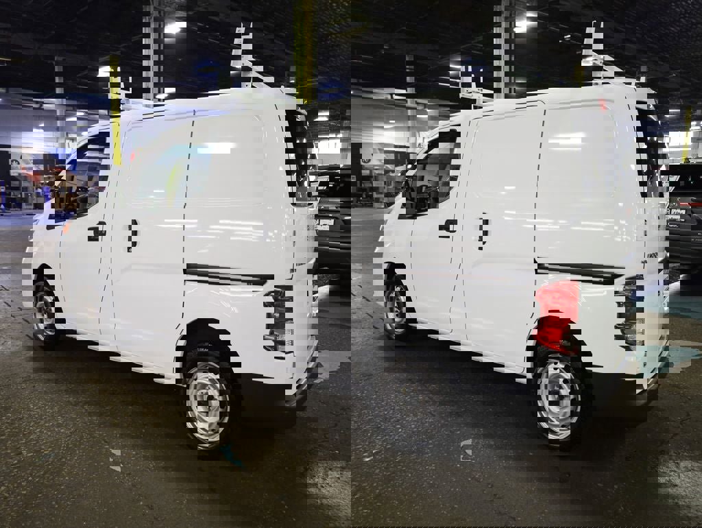 Used 2021 Nissan NV200 S w/ Back Door Glass Package image 4