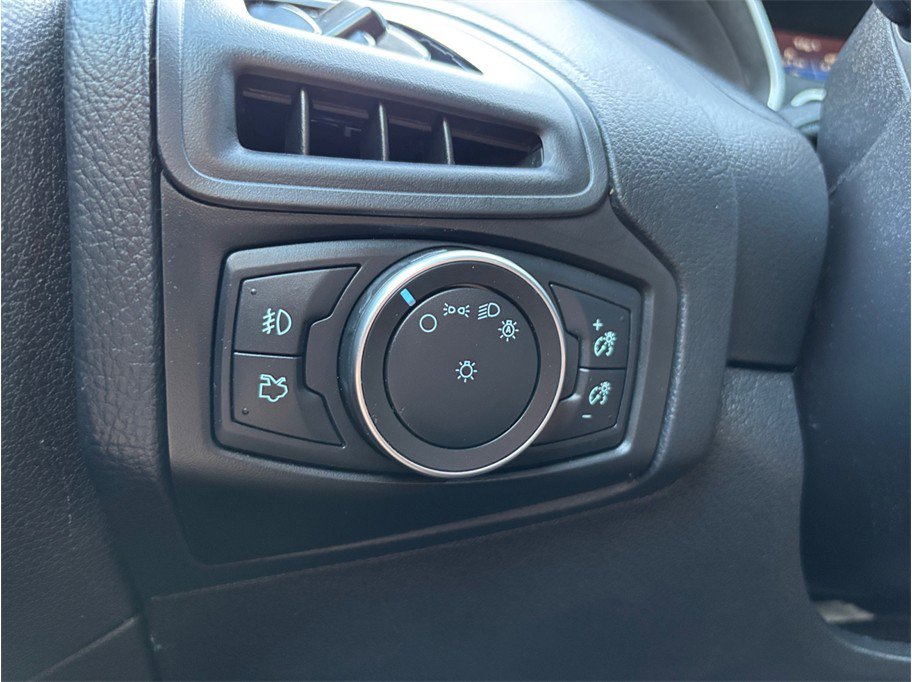 Used 2018 Ford Focus SEL FWD image 25
