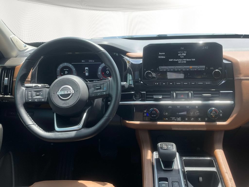 Used 2025 Nissan Pathfinder Platinum FWD image 14