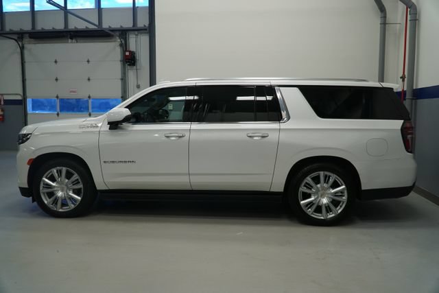 Used 2023 Chevrolet Suburban High Country AWD/4WD image 2