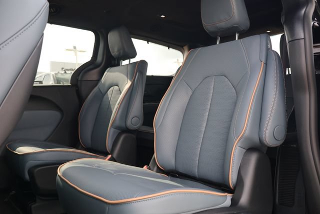 New 2027 Chrysler Pacifica Pinnacle w/ Theater Group FWD image 8