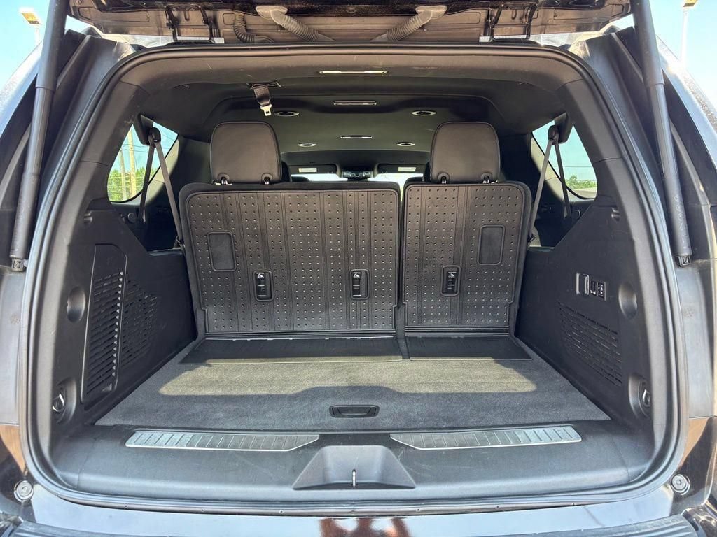 Used 2024 Chevrolet Suburban Z71 w/ Luxury Package AWD/4WD image 36
