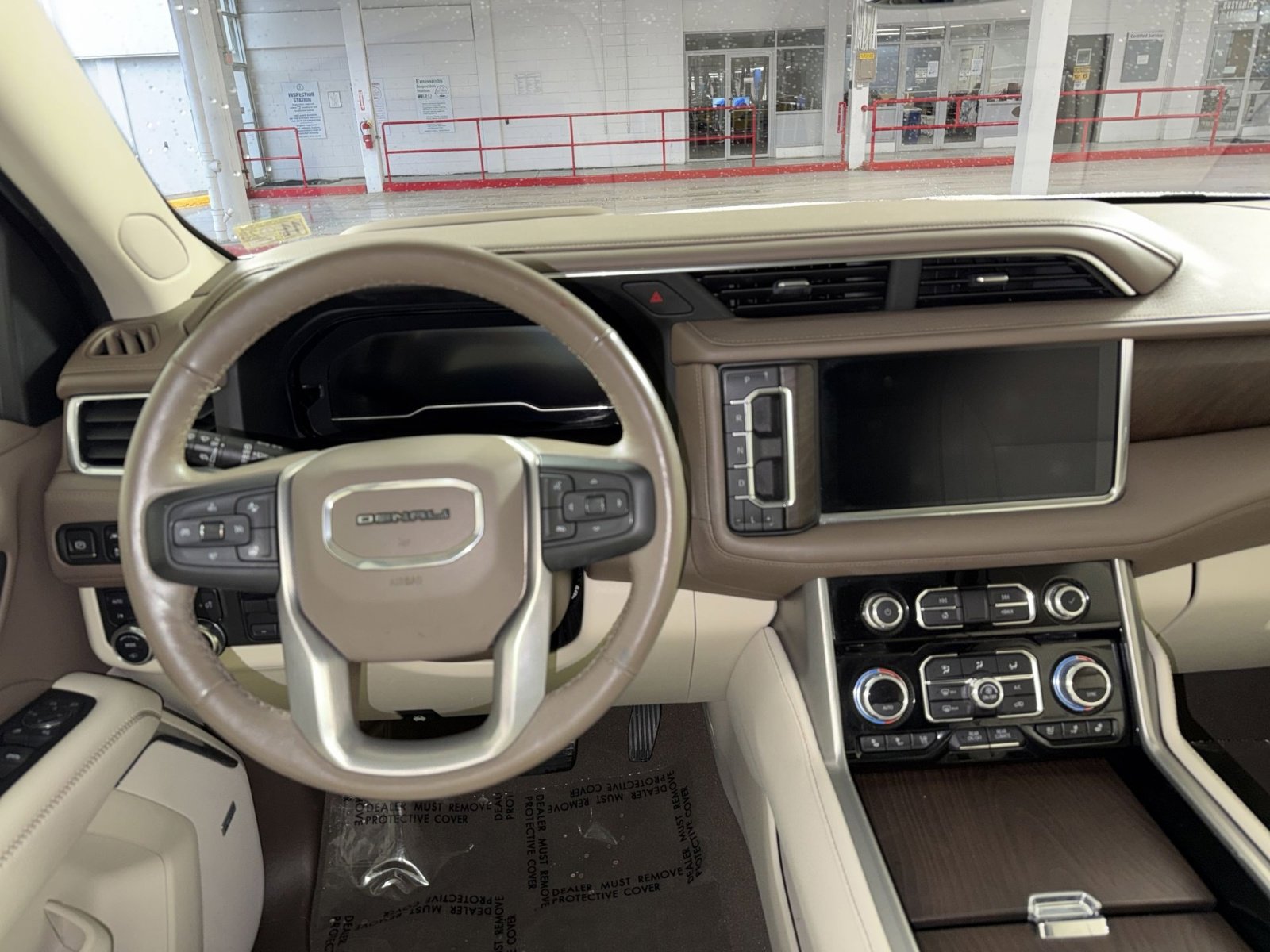 Used 2022 GMC Yukon Denali w/ Denali Premium Package image 16