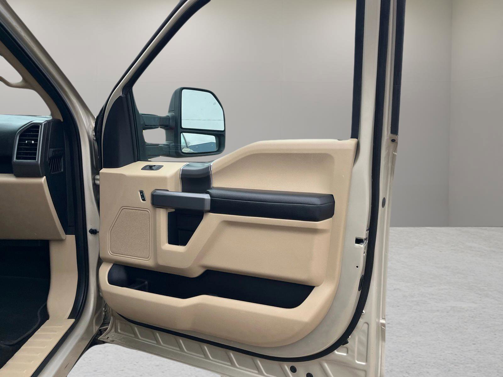 Used 2018 Ford F150 XLT w/ XTR Package image 30