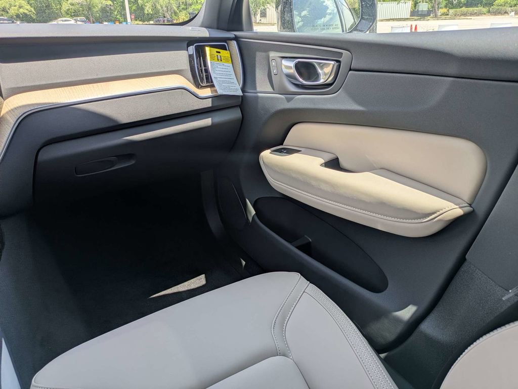 New 2026 Volvo XC60 B5 Core AWD/4WD image 19