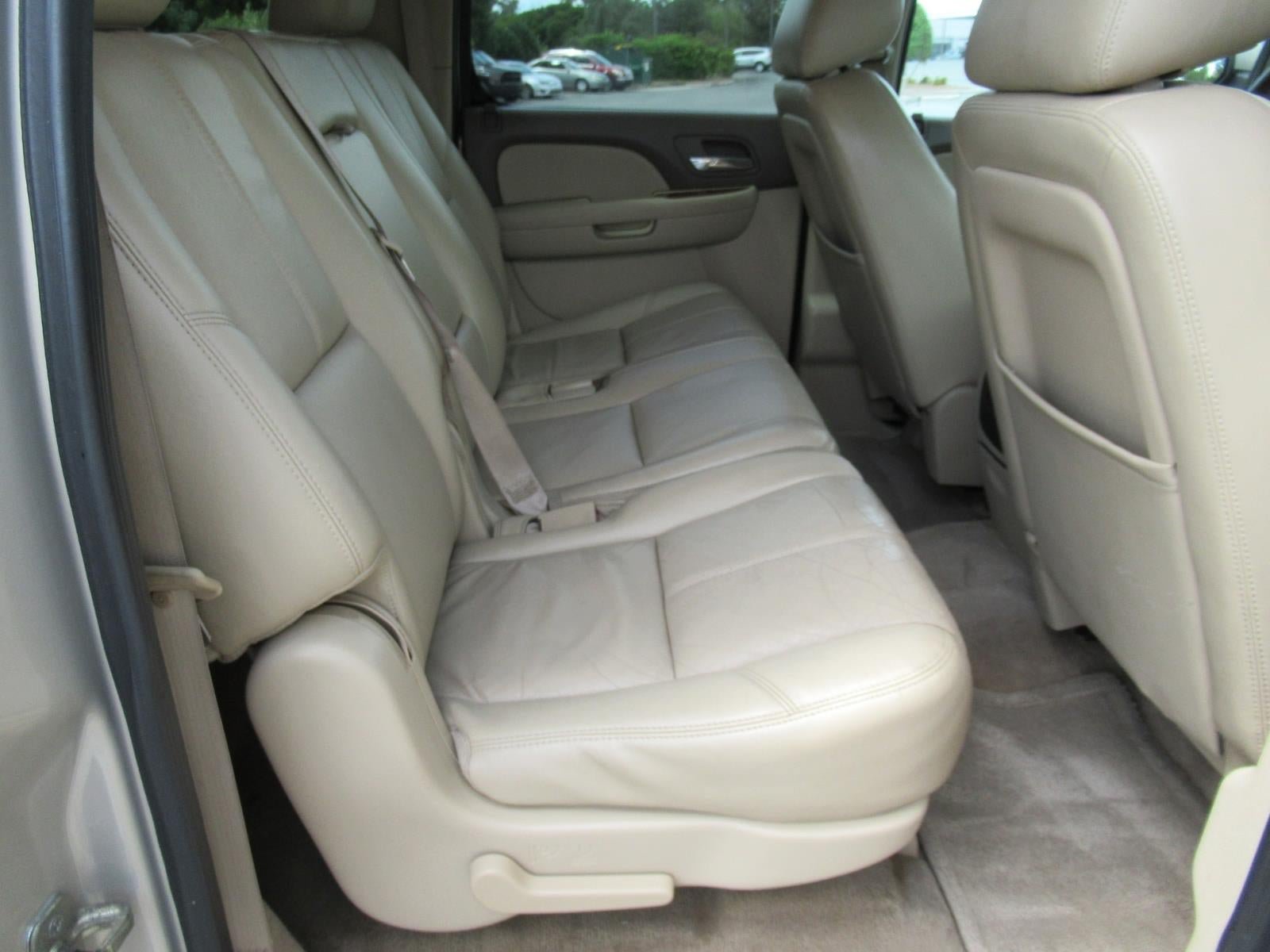 Used 2011 Chevrolet Suburban LT RWD image 27