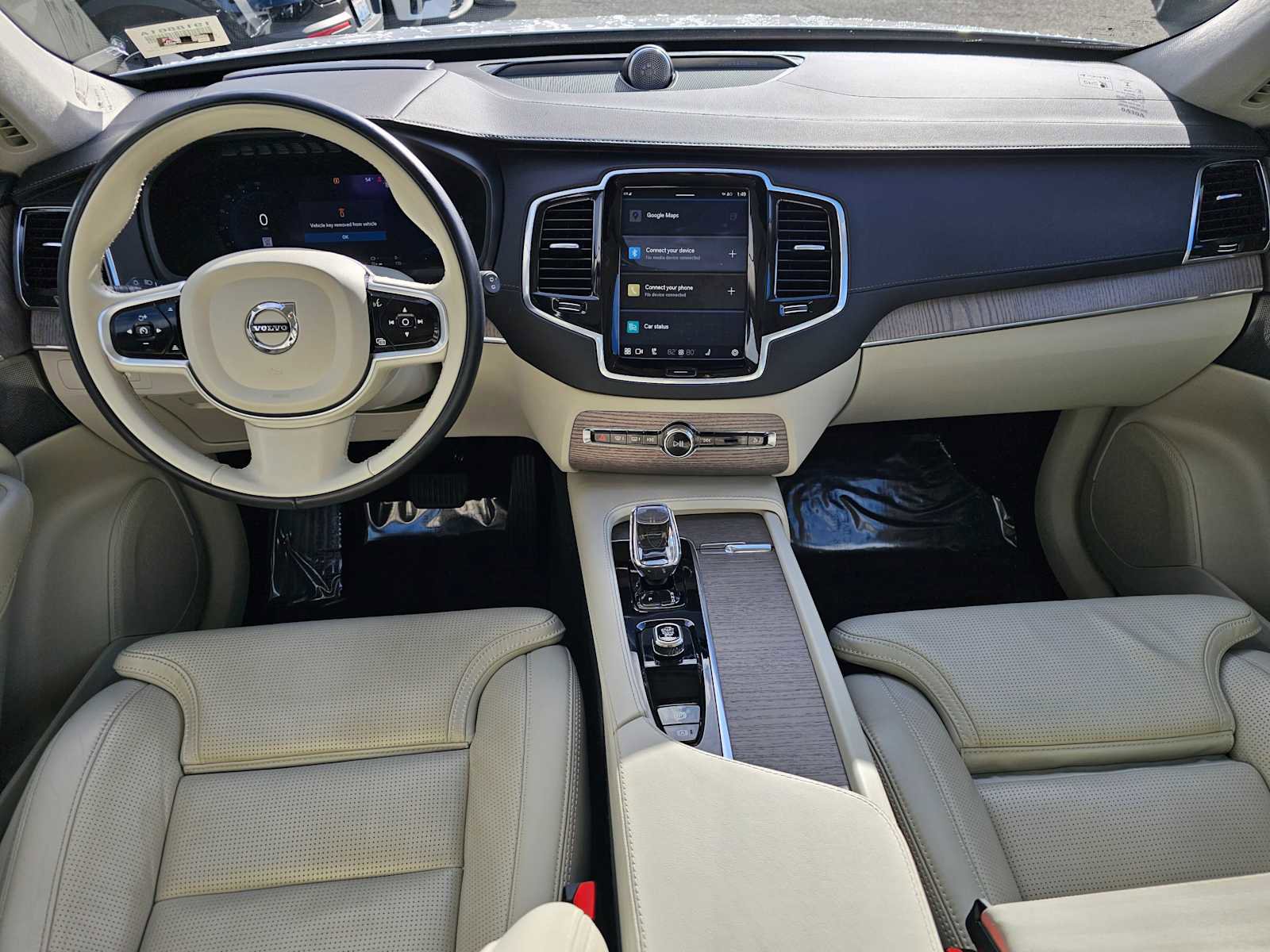 Used 2023 Volvo XC90 T8 Ultimate w/ Lounge Package image 22