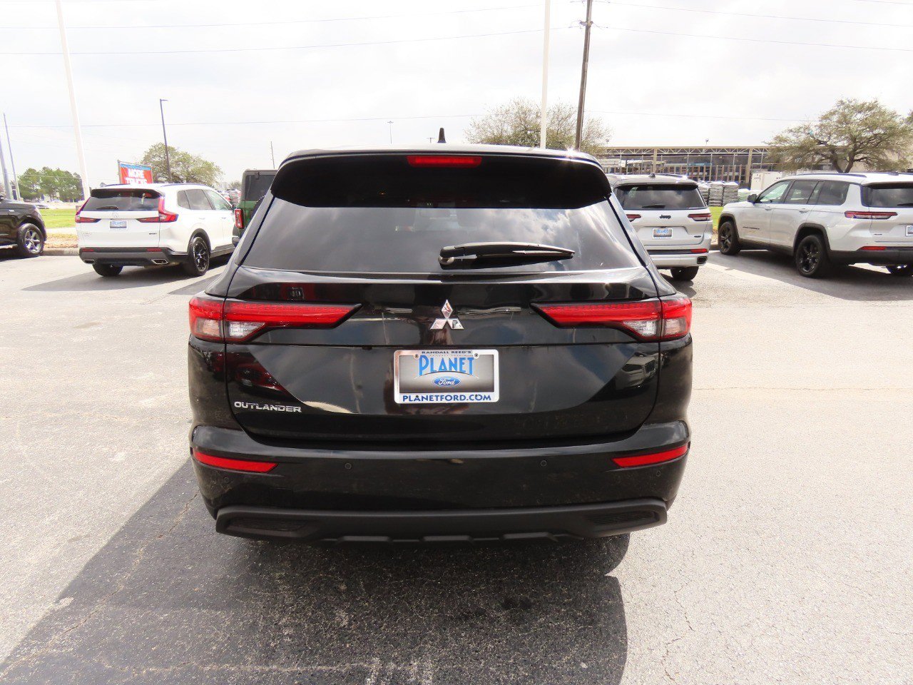 Used 2024 Mitsubishi Outlander ES image 13