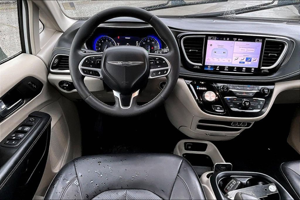 Used 2023 Chrysler Pacifica Touring-L FWD image 5