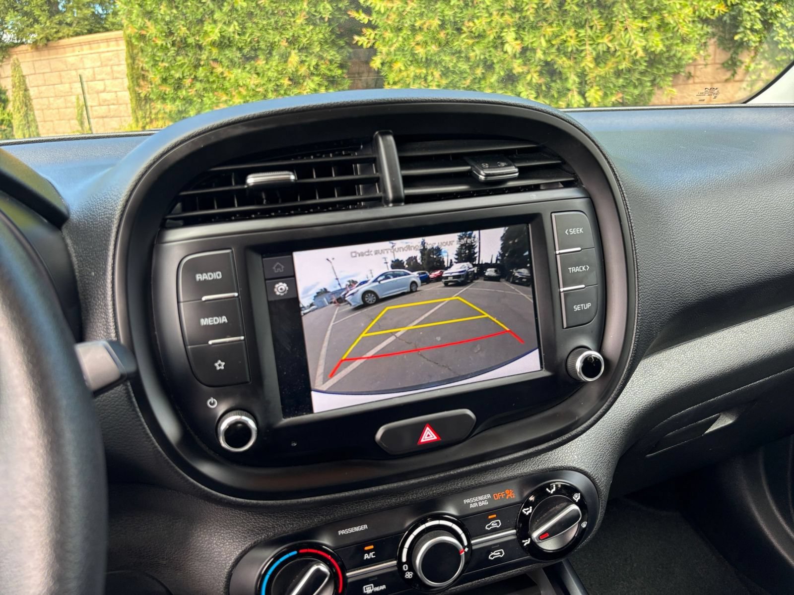 Used 2025 Kia Soul LX w/ LX Technology Package FWD image 22