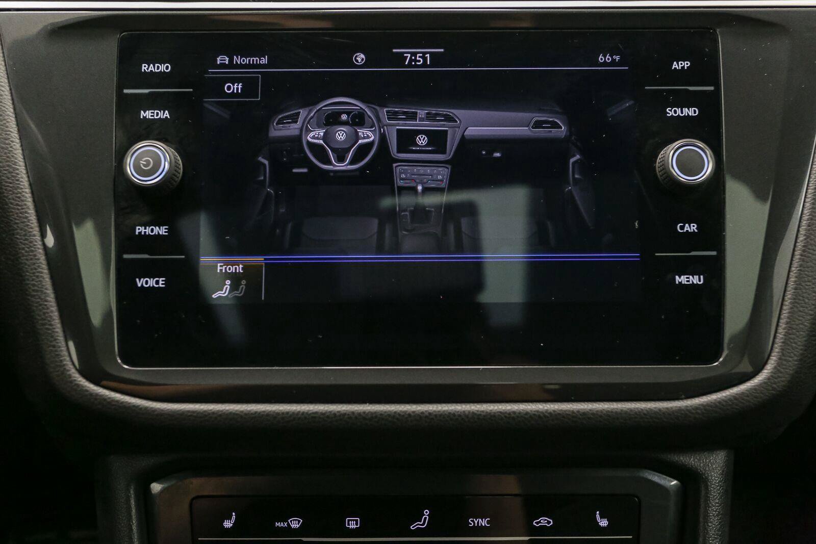 Certified 2024 Volkswagen Tiguan SE R-Line AWD/4WD image 31