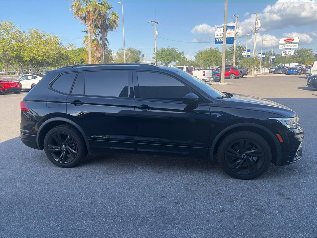 Used 2024 Volkswagen Tiguan SE R-Line AWD/4WD image 4