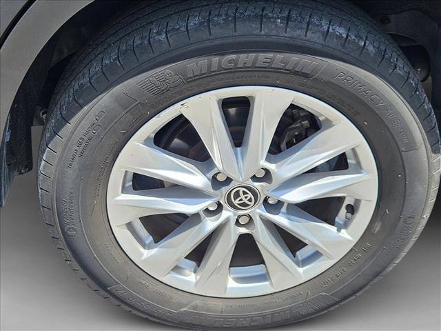 Used 2023 Toyota Corolla Cross LE w/ Moonroof Package FWD image 4