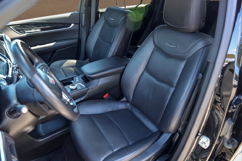 Certified 2025 Cadillac XT6 Premium Luxury FWD image 7