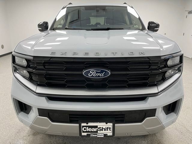 Used 2025 Ford Expedition Platinum AWD/4WD image 3